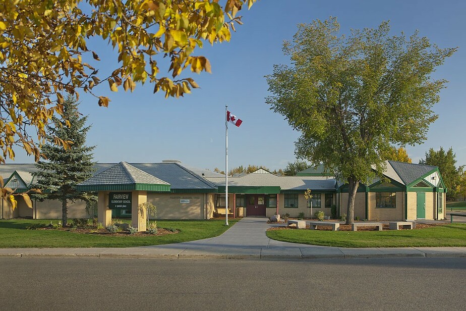 Picture of the front of fairview elementary school